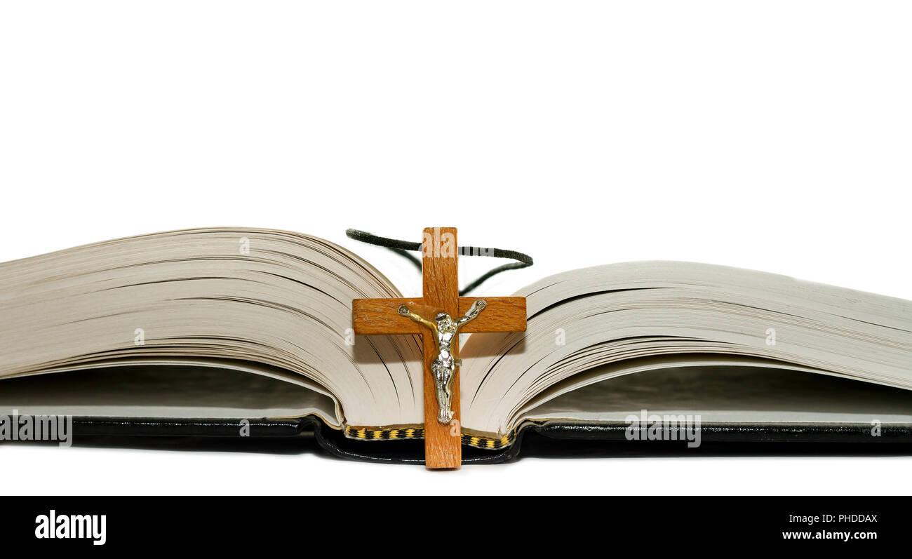 Livre ouvert et une croix Banque D'Images