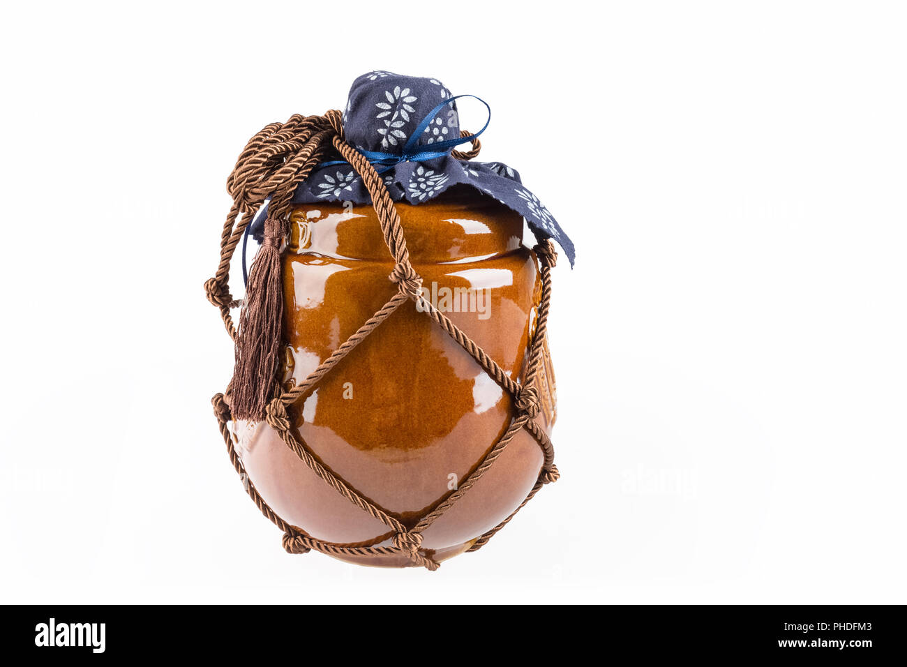 Vin de riz jaune isolé jar Banque D'Images