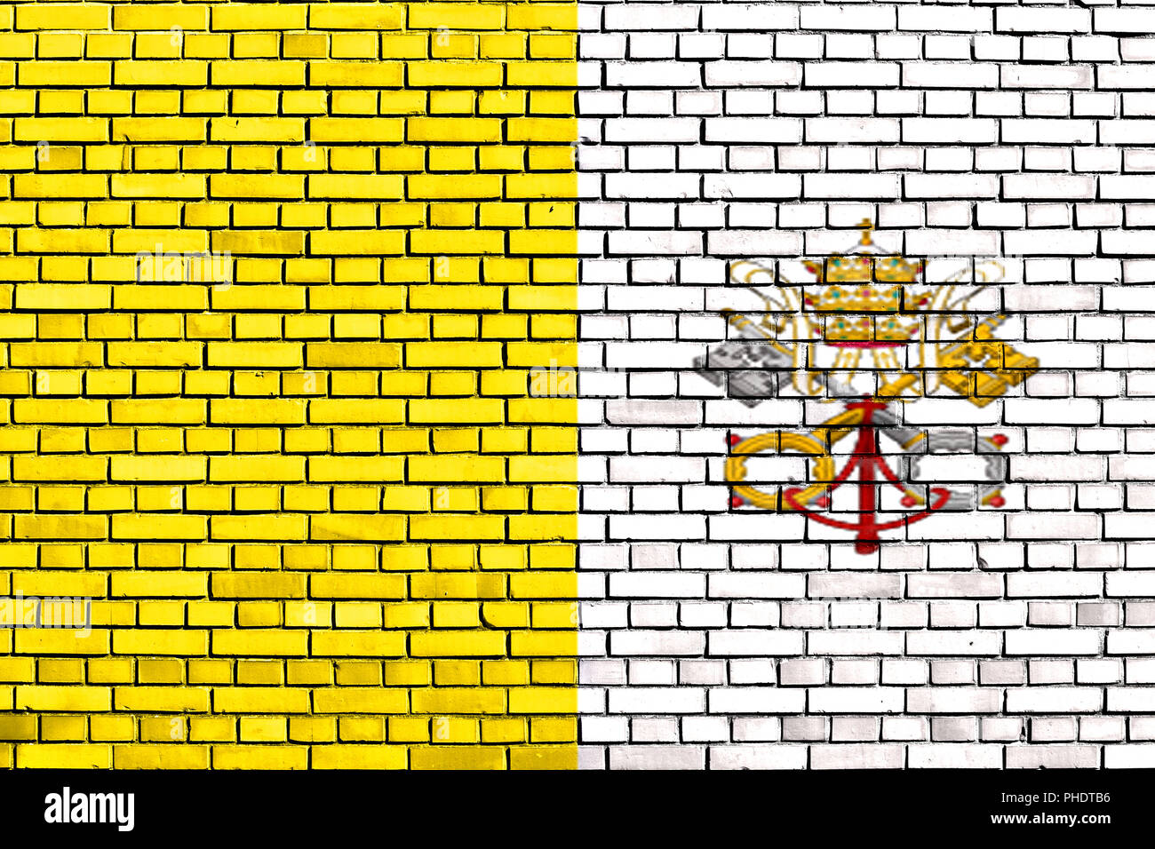 Drapeau de l'État Vatican peint sur mur de brique Banque D'Images