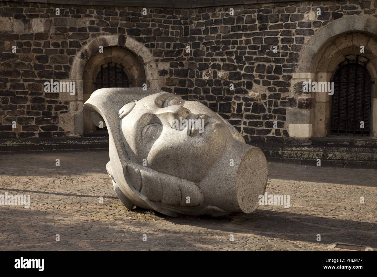 Cassius, tête de granit en face de la cathédrale de Bonn, Bonn, Berlin, Germany, Europe Banque D'Images