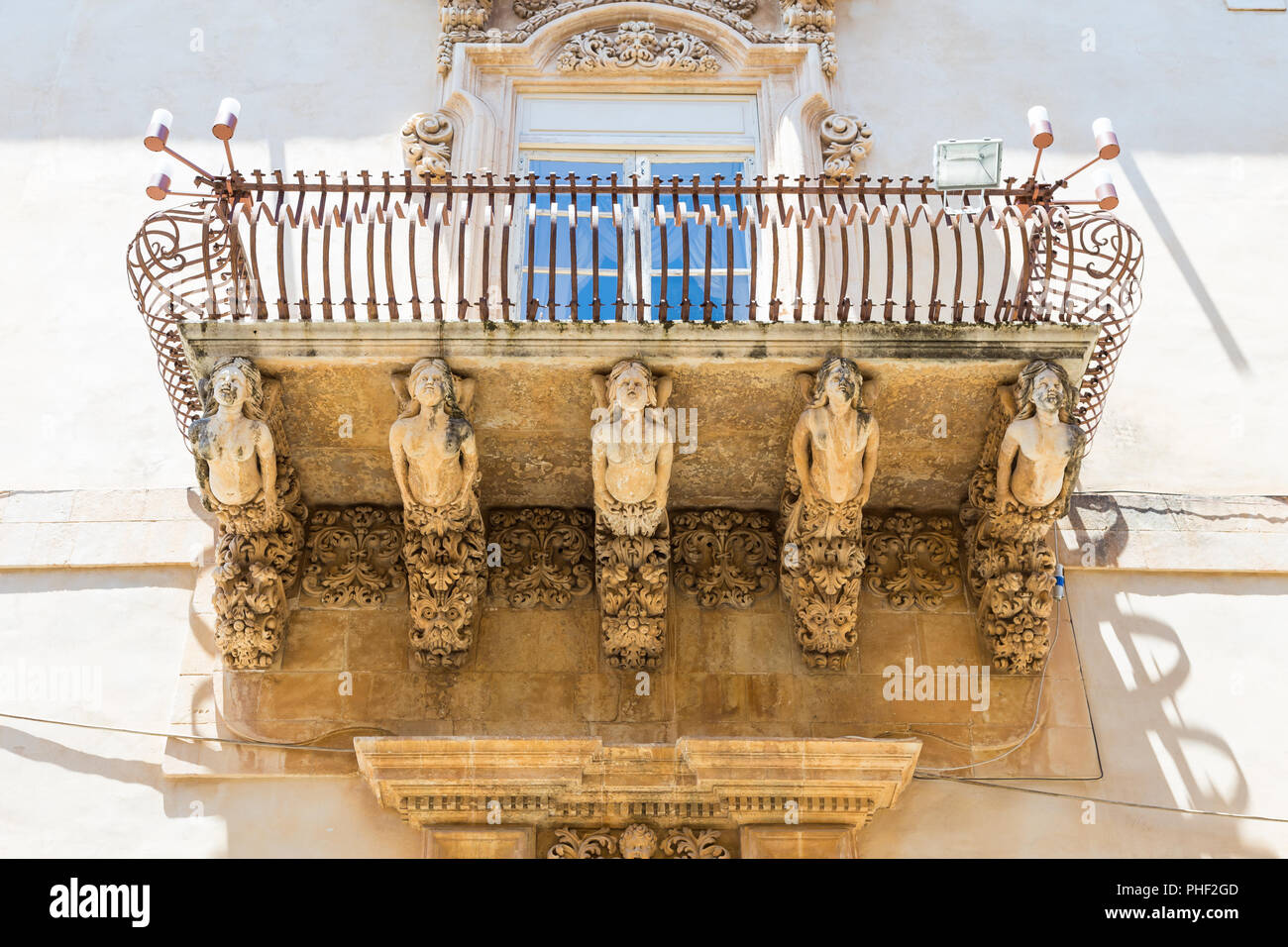 NOTO, ITALIE - Détail de balcon Baroque, 1750 Banque D'Images