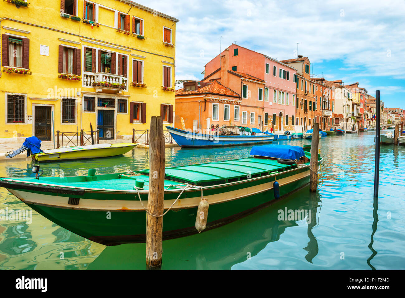 Bateaux sur le Grand Canal à Venise, Italie Banque D'Images