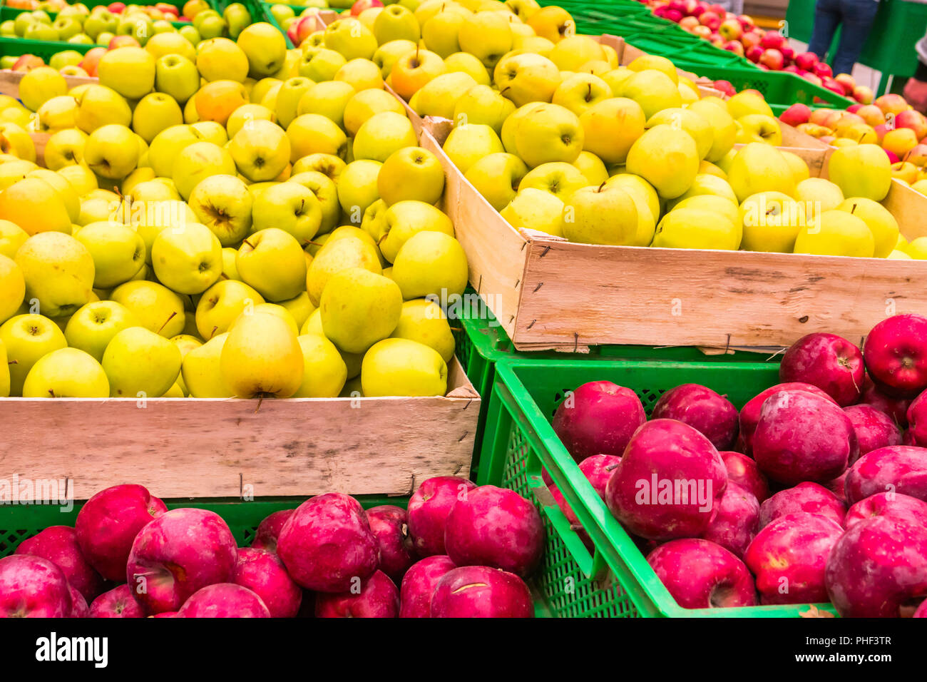 Pommes avec rouge jaune et vert Banque de photographies et d’images à haute résolution Alamy