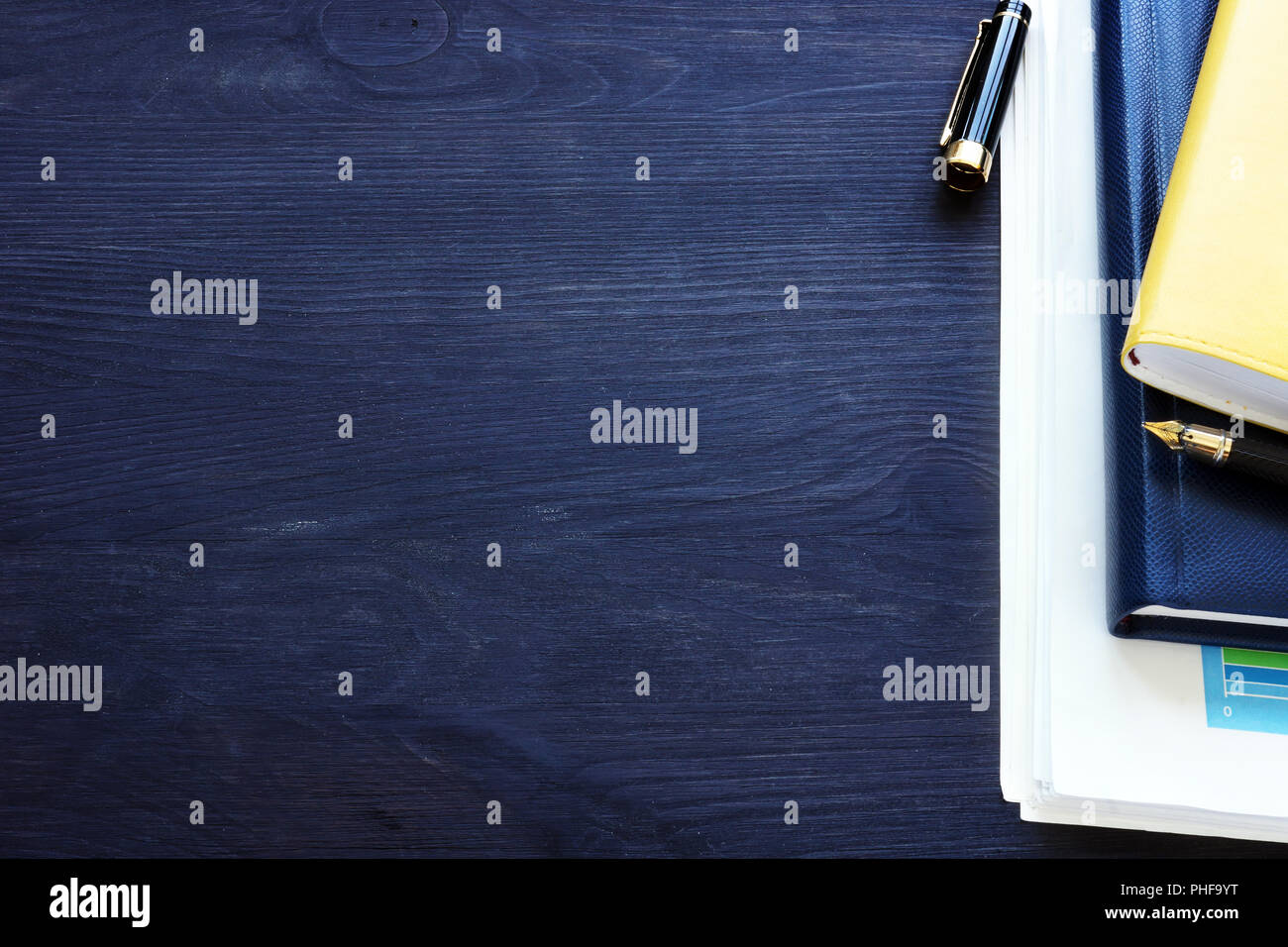 Office de bureau avec des papiers d'affaires. Lieu de travail. L'arrière-plan. Banque D'Images