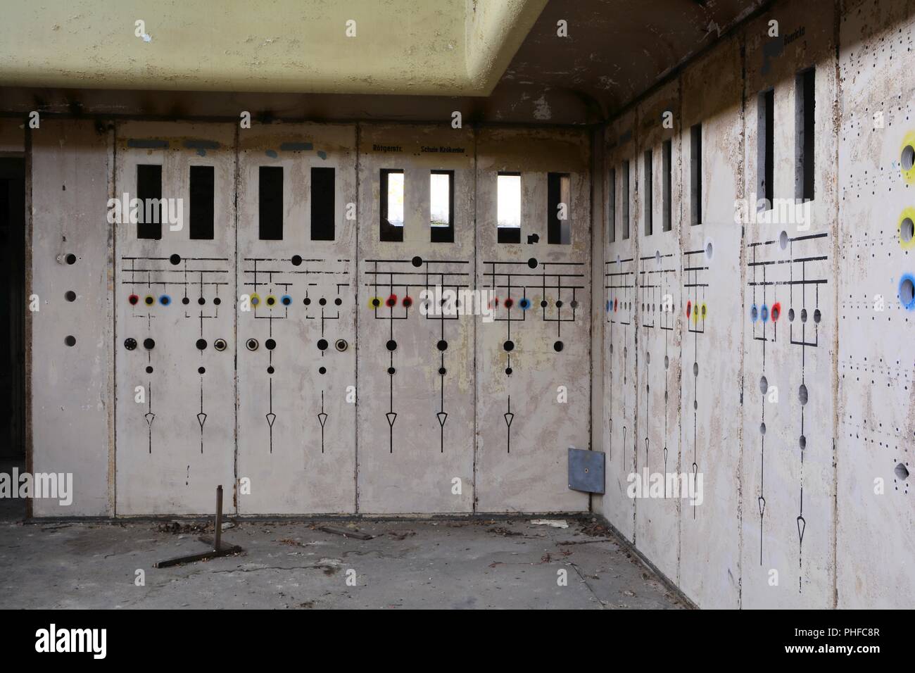 L'ancien centre de contrôle dans une sous-station abandonnée à Magdebourg Banque D'Images