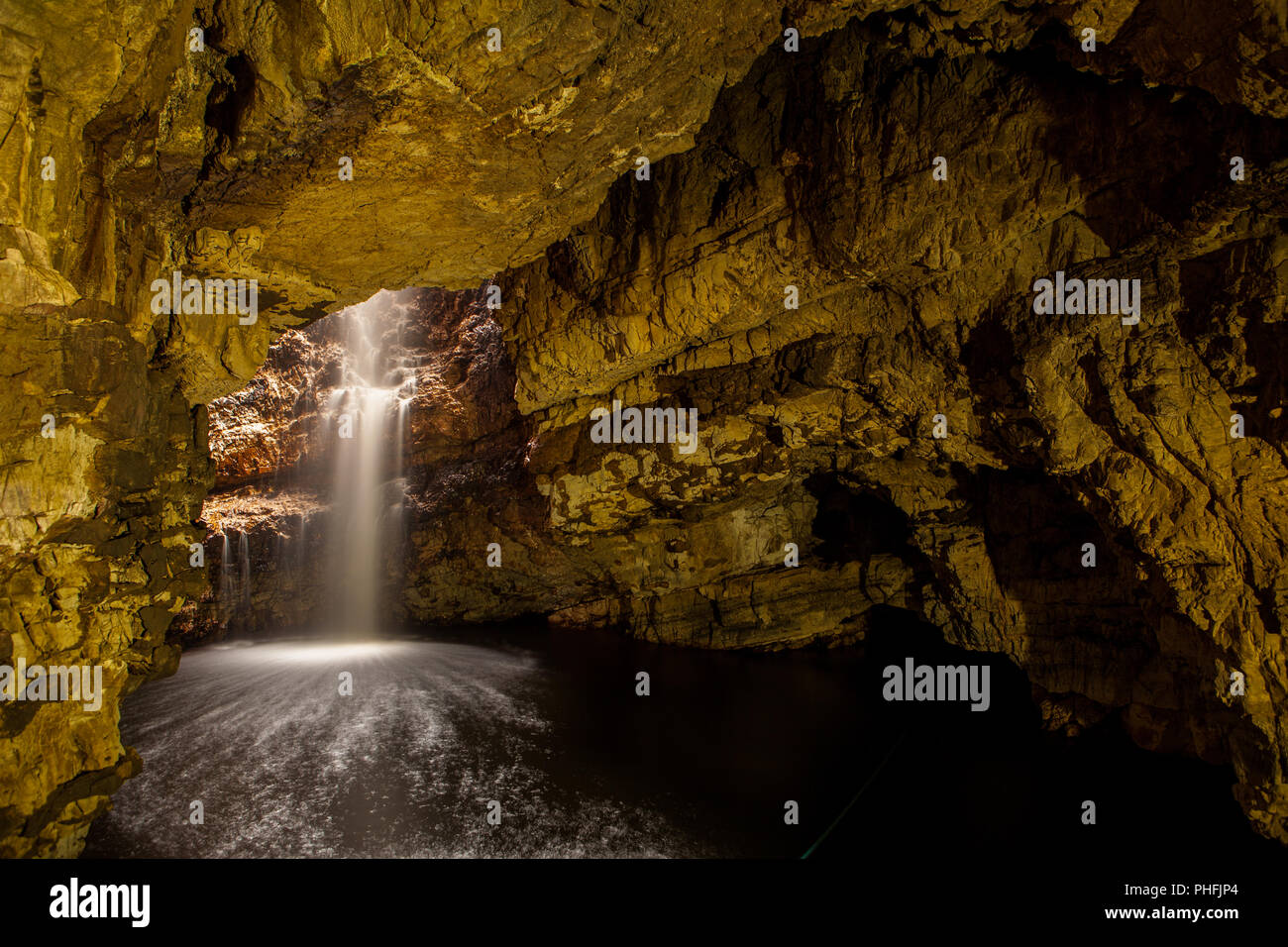 Smoo Cave, eine von den Gezeiten ausgewaschene Nordwestküste schottischen an der Höhle Banque D'Images