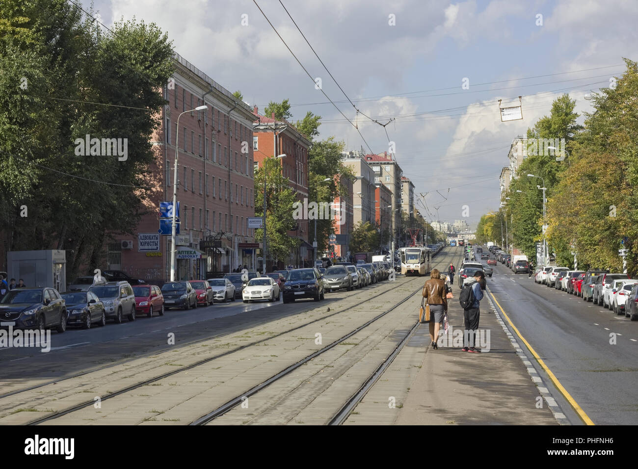 Embouteillage sur l'une des vieilles rues de Moscou Banque D'Images