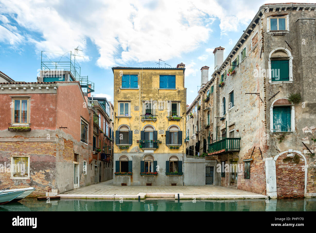 Vue de la rue avec des bâtiments de Venise Banque D'Images