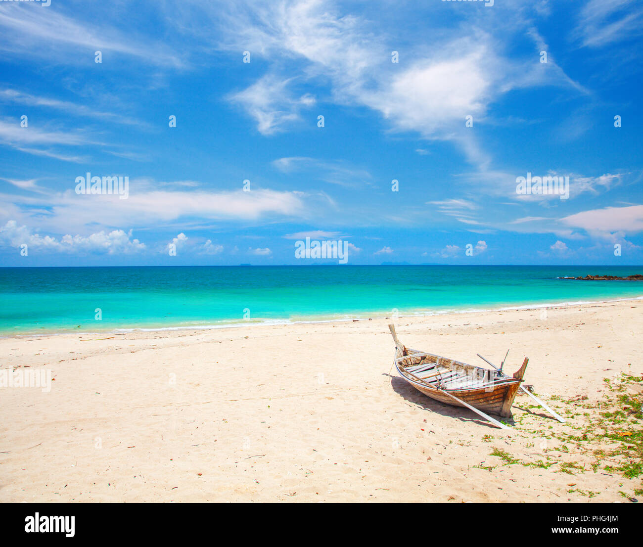 Plage et bateau de pêche, Koh Lanta, Thaïlande Banque D'Images