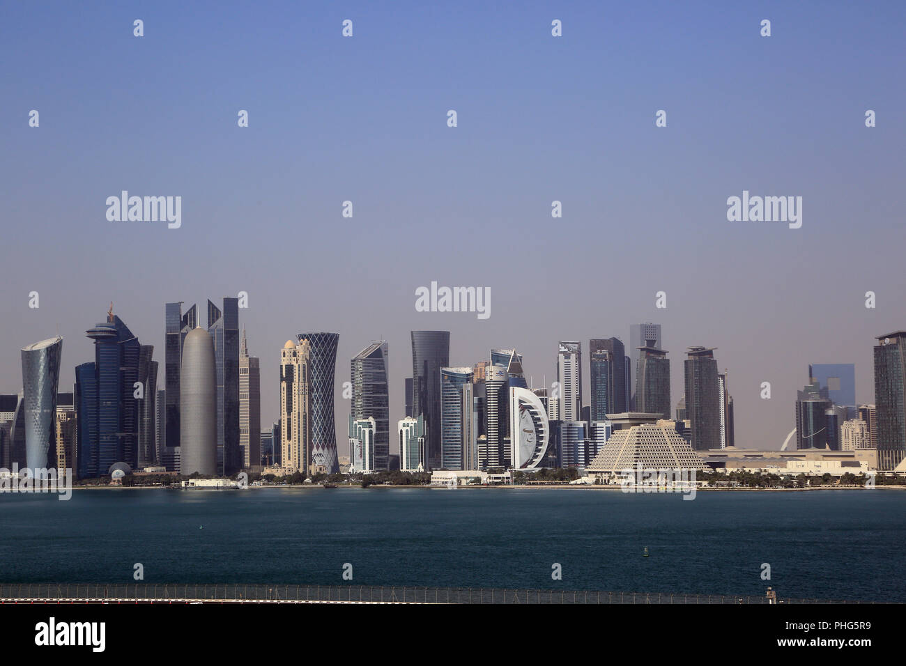 Katar, Doha, Skyline suis Persischen Golf Banque D'Images