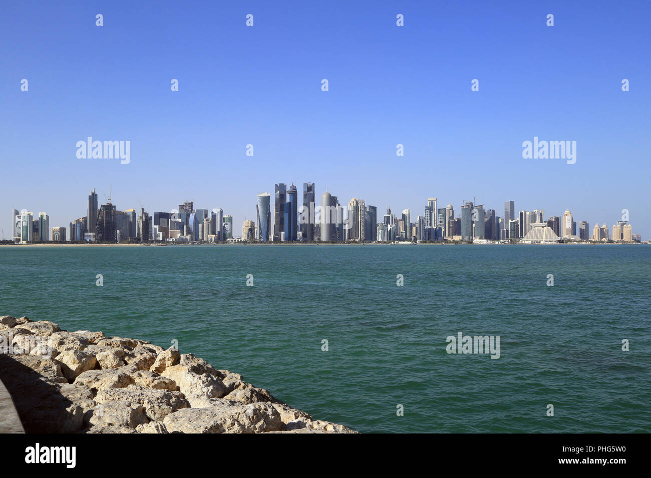 Katar, Doha, Skyline suis Persischen Golf Banque D'Images