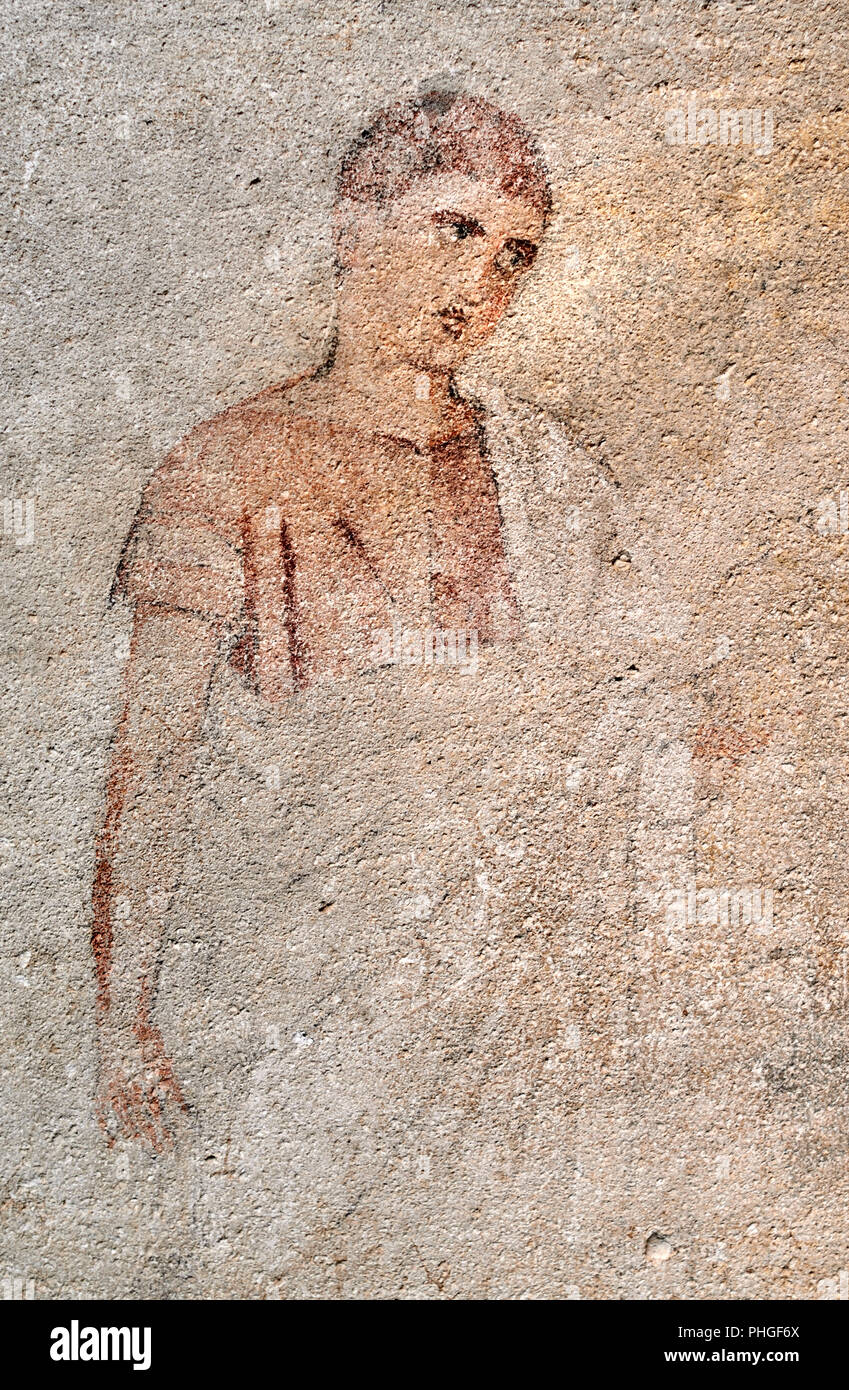 Stèle en calcaire peint romain (dalle de pierre) montrant un jeune garçon tenant un oiseau (éventuellement Chypre : 320 BC-170 BC) British Museum, Bloomsbury, Londres, Angleterre Banque D'Images