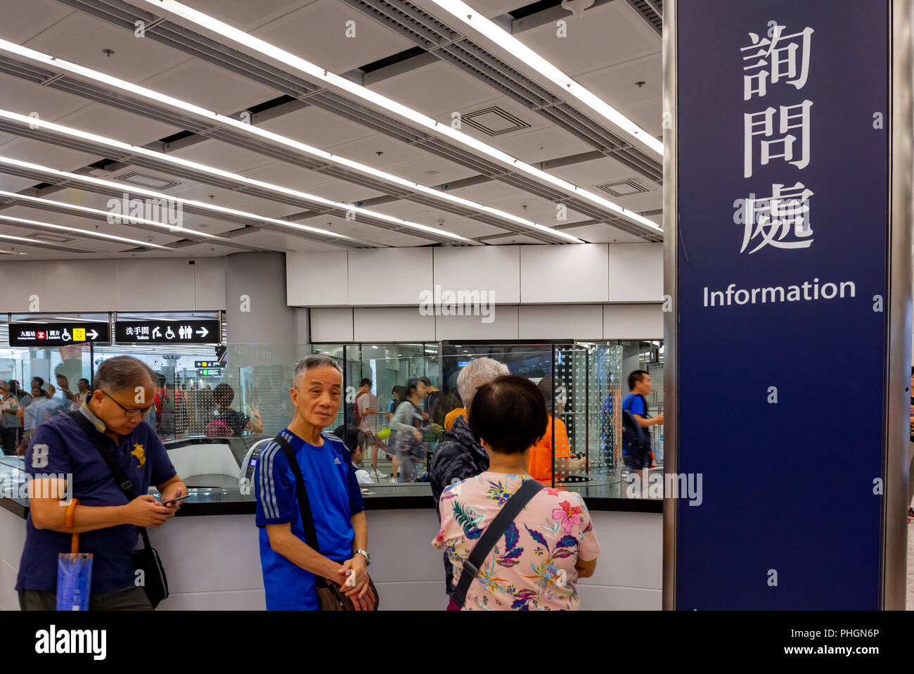 Sep 01, 2018, Hong Kong, Chine : vue de l'intérieur du Rail Express Link-Hong Kong West Kowloon Station. Personnes visitent la station lors des journées portes ouvertes Banque D'Images
