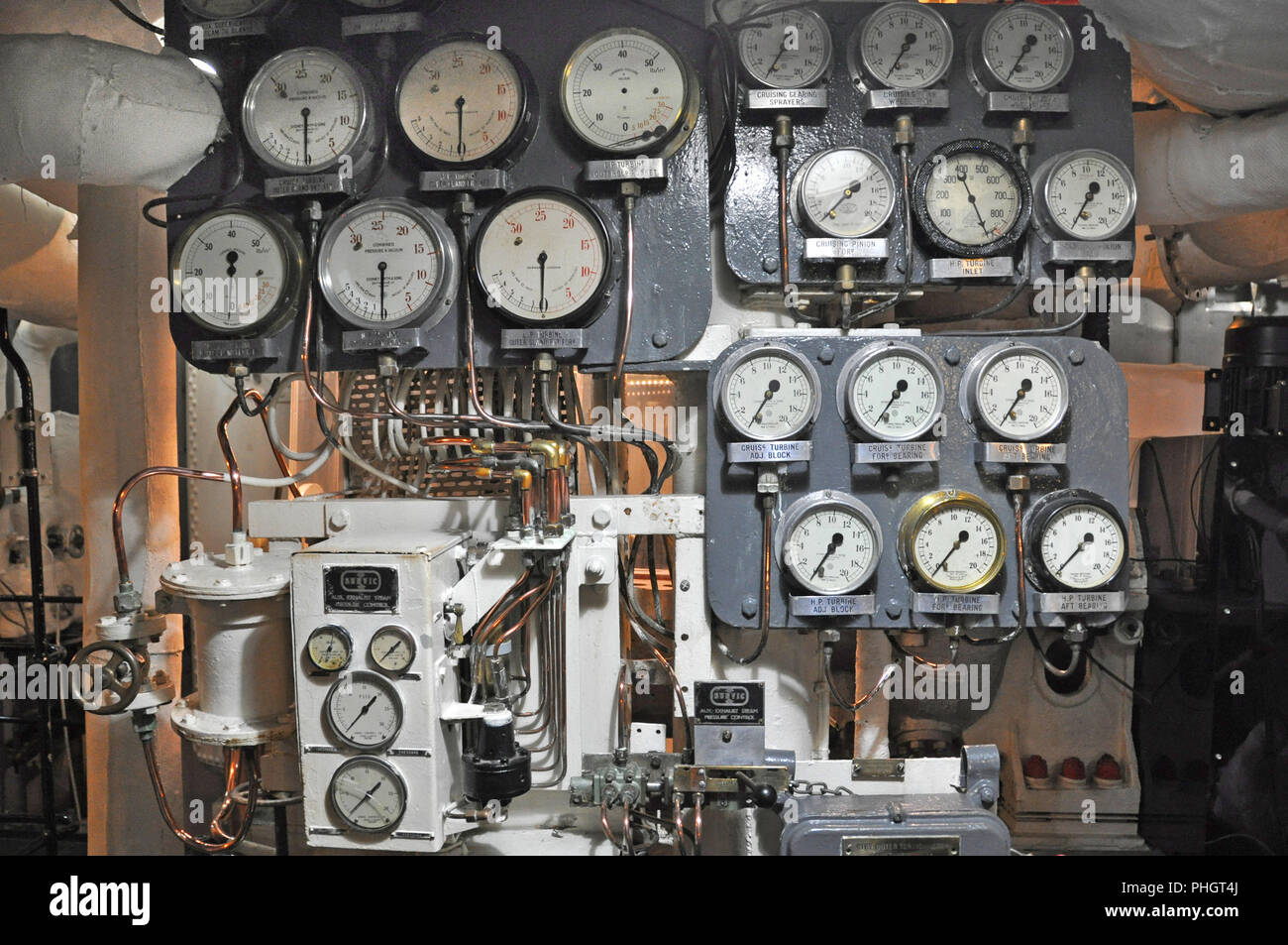 Chaufferie montrant des cadrans de pression, le HMS Belfast, light cruiser amarré sur la Tamise Banque D'Images