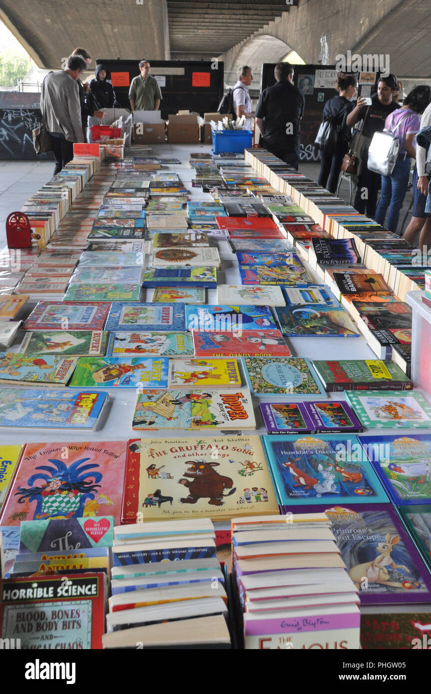Vente de livres de seconde main, South Bank, Londres Banque D'Images