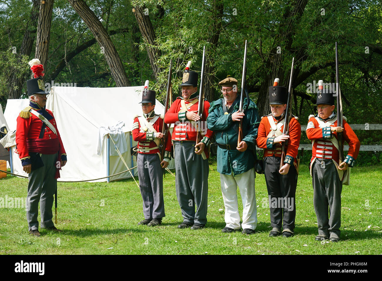 Démonstration de Mousquet militaire britannique au Royal,Nancy,Campement militaire américaine avec reenactors avec Pirates,Voyageurs et des armes à feu de la Marine royale a grandi Banque D'Images