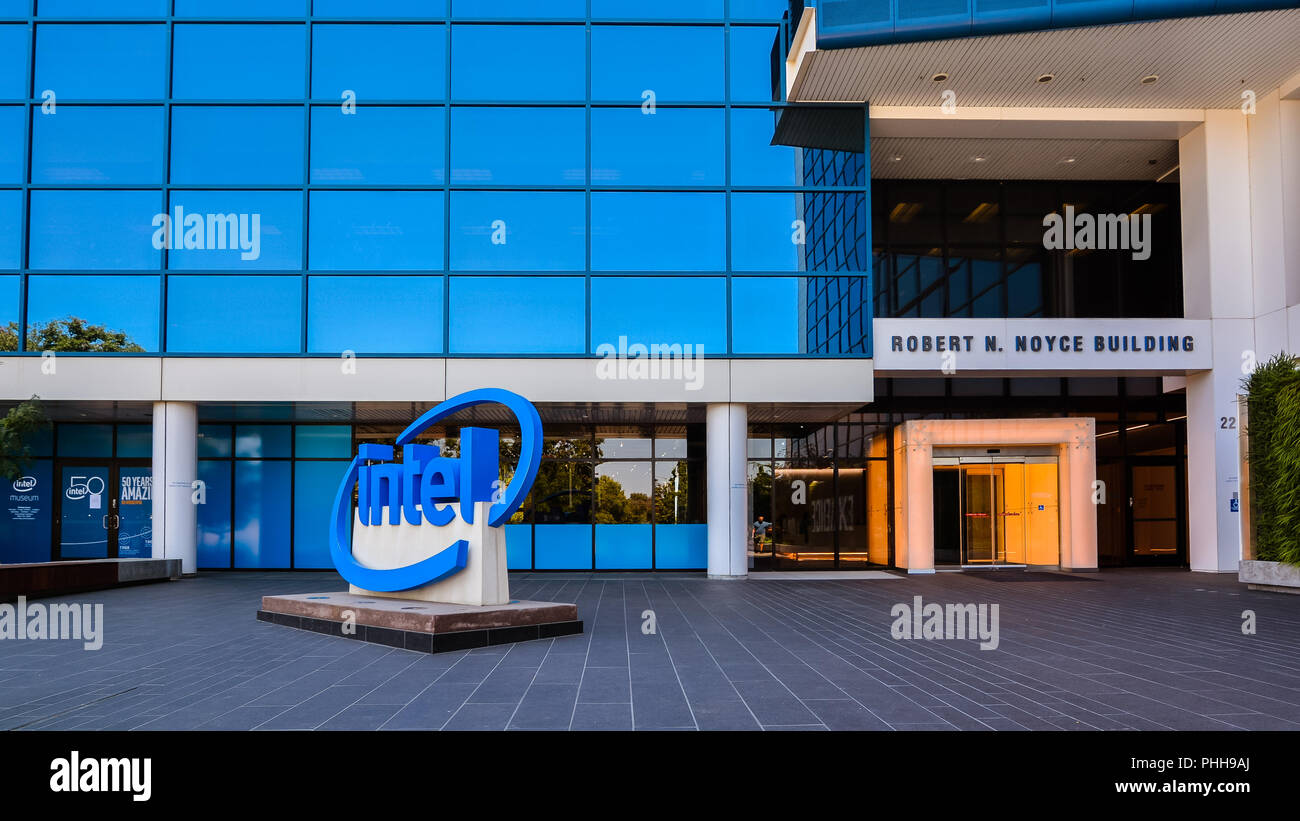 Santa Clara, CA/USA - July 30, 2018 : Intel Corporation bâtiment du Siège. Banque D'Images