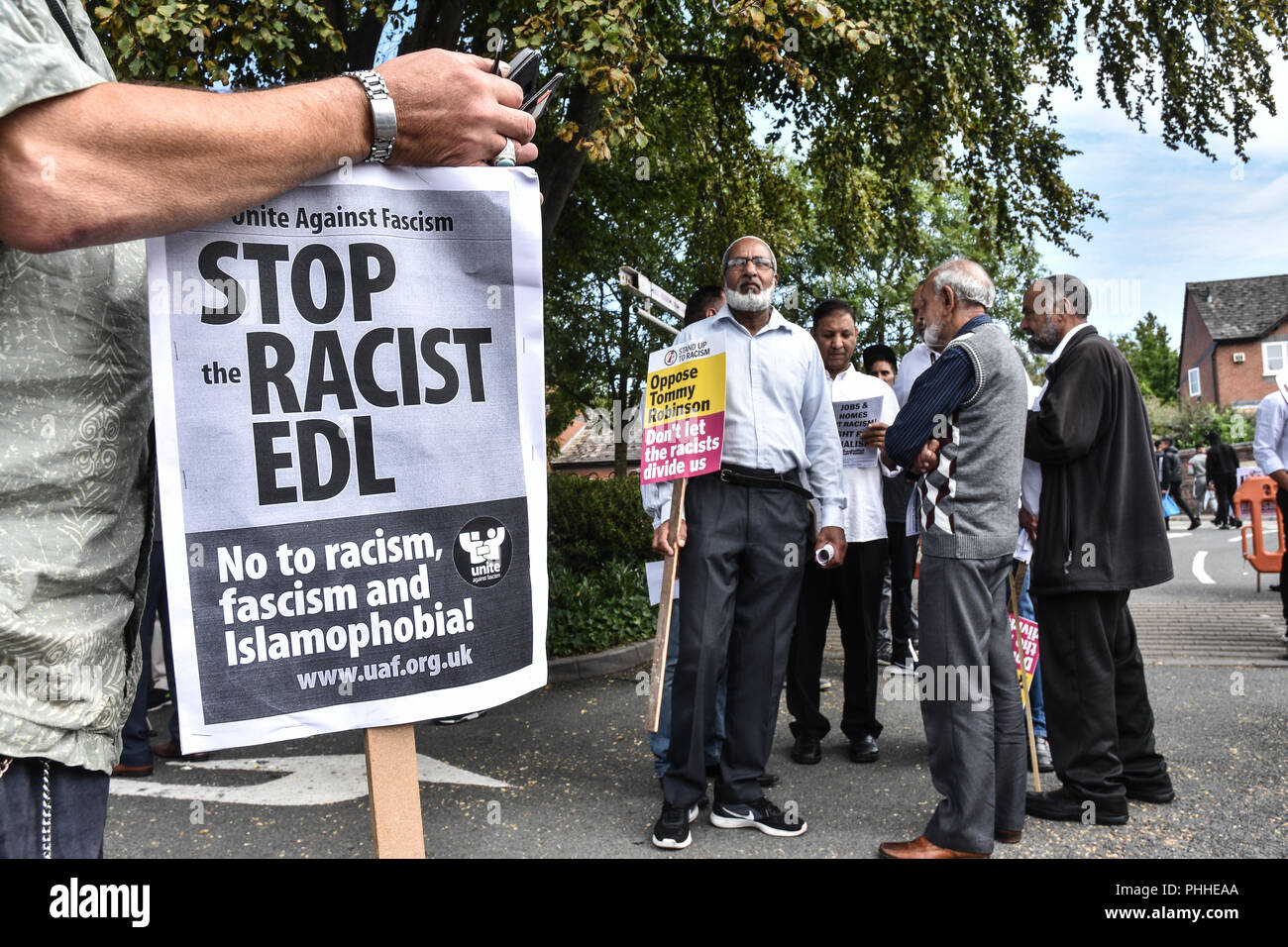 Worcester, Royaume-Uni. 1er septembre 2018. Les manifestants antifascistes sont vues rassemblement dans Hill Street Car Park en avant d'un EDL protester dans la ville de Worcester, Worcester, Royaume-Uni le 1er septembre 2018 Crédit : Jim Wood/Alamy Live News Banque D'Images
