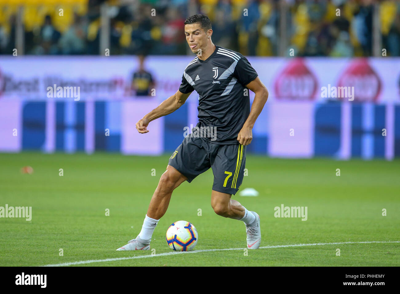 Stadio Ennio Tardini, Parme, Italie. Du 1er septembre 2018. Serie A football, Parme et la Juventus, Cristiano Ronaldo de Juventus contrôle la balle comme il se réchauffe avant le match : Action Crédit Plus Sport/Alamy Live News Banque D'Images