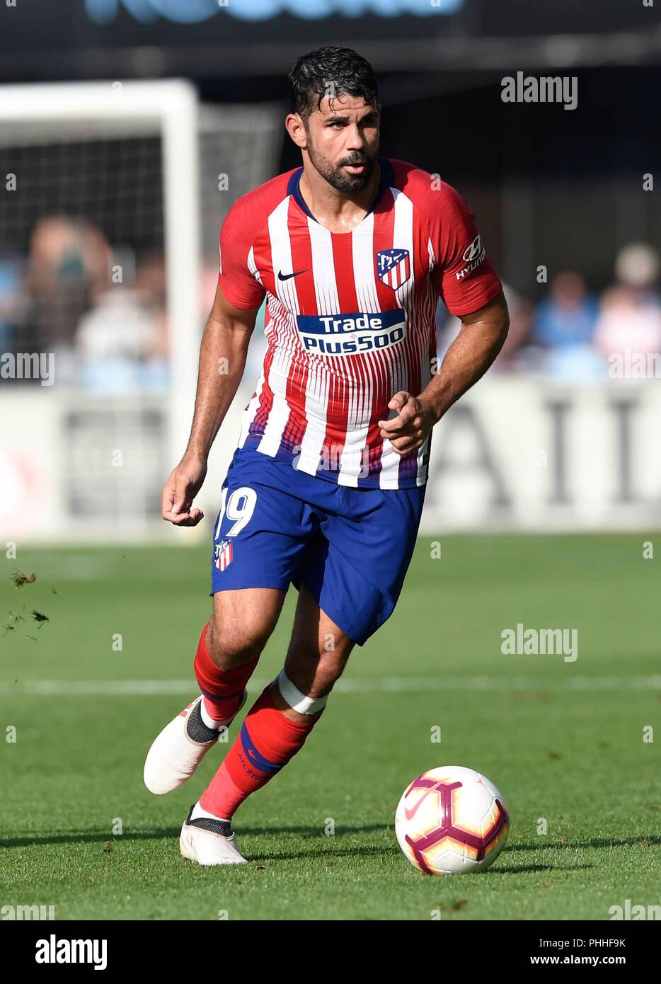 Viigo (Espagne). Premier match de football espagnol ligue Celta de Vigo vs Atletico Madrid. L'Atletico Madrid Diego Costa contrôle le ballon pendant le Celta vs Atletico match de football à l'Balaidos stadium à Vigo, le 1 septembre 2018. Â© Rodriguez Alen Cordon Press Banque D'Images