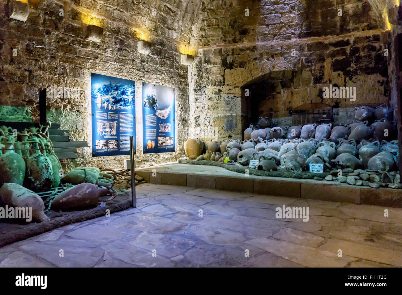 Héraklion, Crète / Grèce. Vue de l'intérieur de la forteresse (Héraklion castello a mare). Les amphores de l'époque byzantine et rhodienne naufrages Banque D'Images