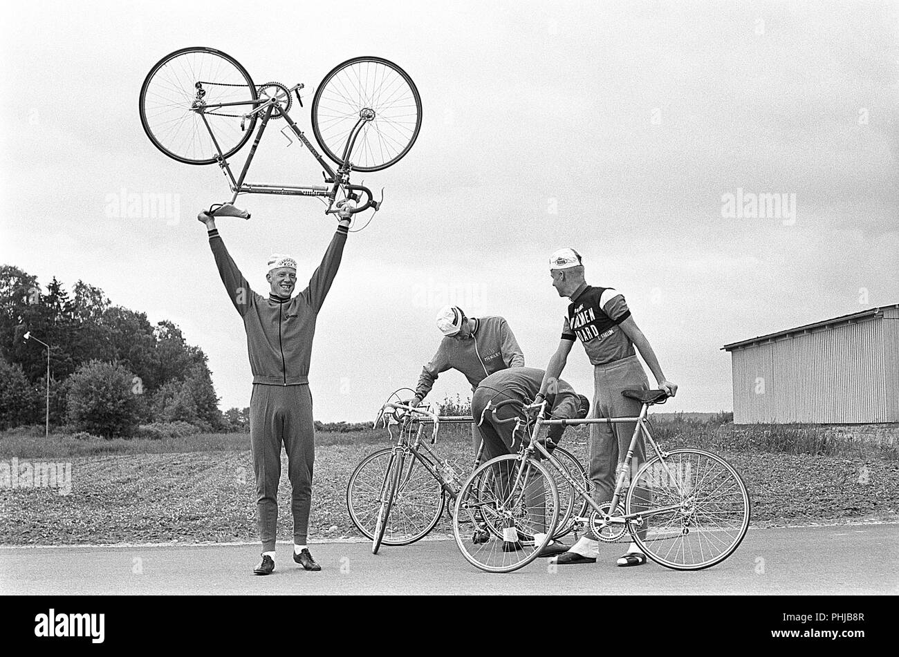 1960 cyclistes. Le Fåglum frères ont été cycliste Suédois Erik, Gösta, Sture et Tomas Pettersson. Les frères a remporté le contre la montre par équipe aux Championnats du Monde de Cyclisme Amateur entre 1967-1969 ainsi qu'une médaille d'argent au Jeux Olympiques d'été de 1968. Ils ont reçu la médaille d'or Svenska Dagbladet. Suède 1967 Banque D'Images