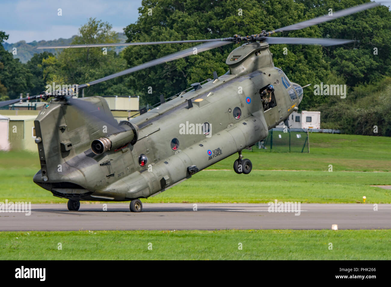 La Royal Air Force Boeing Vertol Chinook HC6 / HC6Un hélicoptère a démontré ses capacités au Dunsfold Wings & Wheels Airshow, Royaume-uni le 25/8/18. Banque D'Images