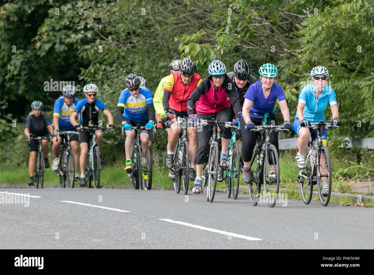 Groupe de cyclistes de clubs de cyclisme hommes et femmes du Ribble Valley Cycling non-course cyclistes club de sport; Team-outing, Lancaster, Royaume-Uni Banque D'Images