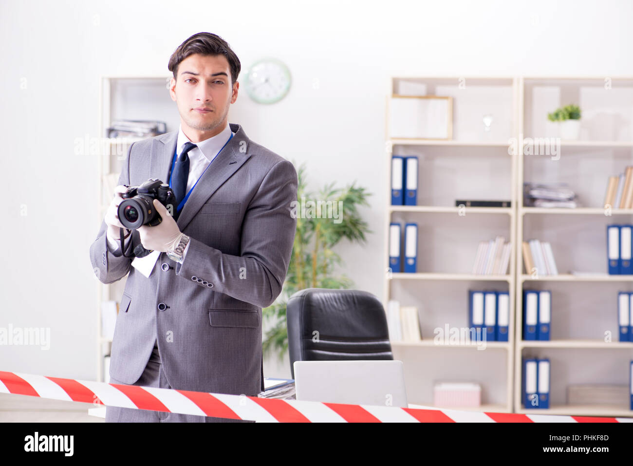 L'enquêteur d'investigation sur la scène de crime de bureau Banque D'Images