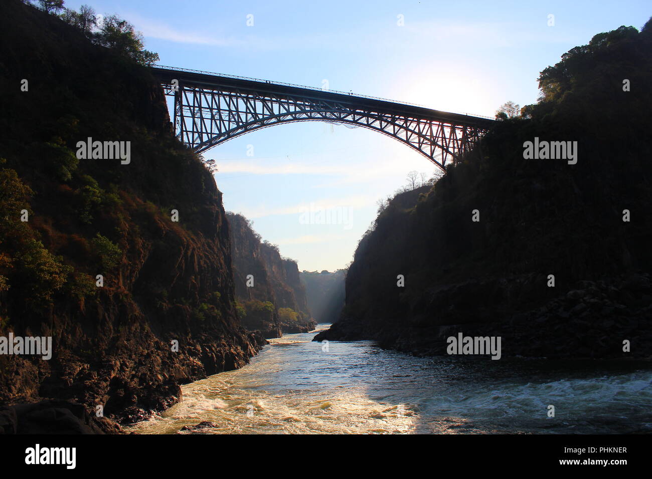 Victoria Falls pont enjambant la rivière Zambèze - Zambie et Zimbabwe Banque D'Images