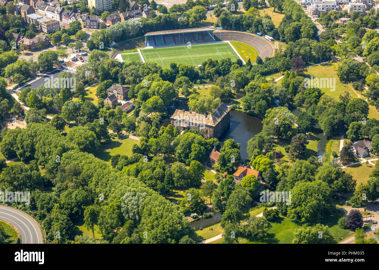 Vue aérienne, Emschertal-Museum Schloss Strünkede, art action du peintre Ibrahim Mahama, doublure de Château Strünkede avec sacs en jute pour marquer le Banque D'Images