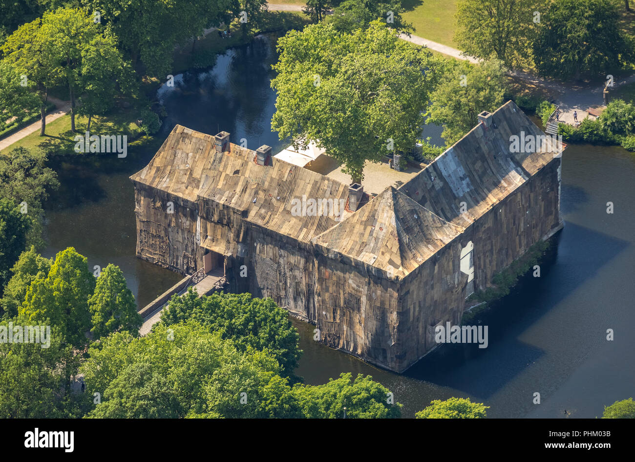 , Vue Aérienne, Emschertal-Museum Schloss Strünkede, art action du peintre Ibrahim Mahama, doublure de Château Strünkede avec sacs en jute pour marquer th Banque D'Images