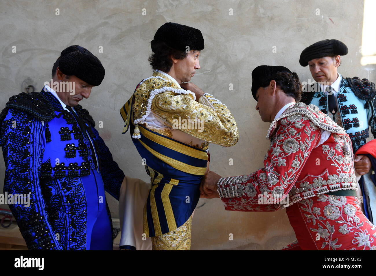 Almazán, Espagne. 06Th Nov, 2018. Torero espagnol Curro Diaz (C) la préparation avant la corrida. Credit : Jorge Sanz/Pacific Press/Alamy Live News Banque D'Images