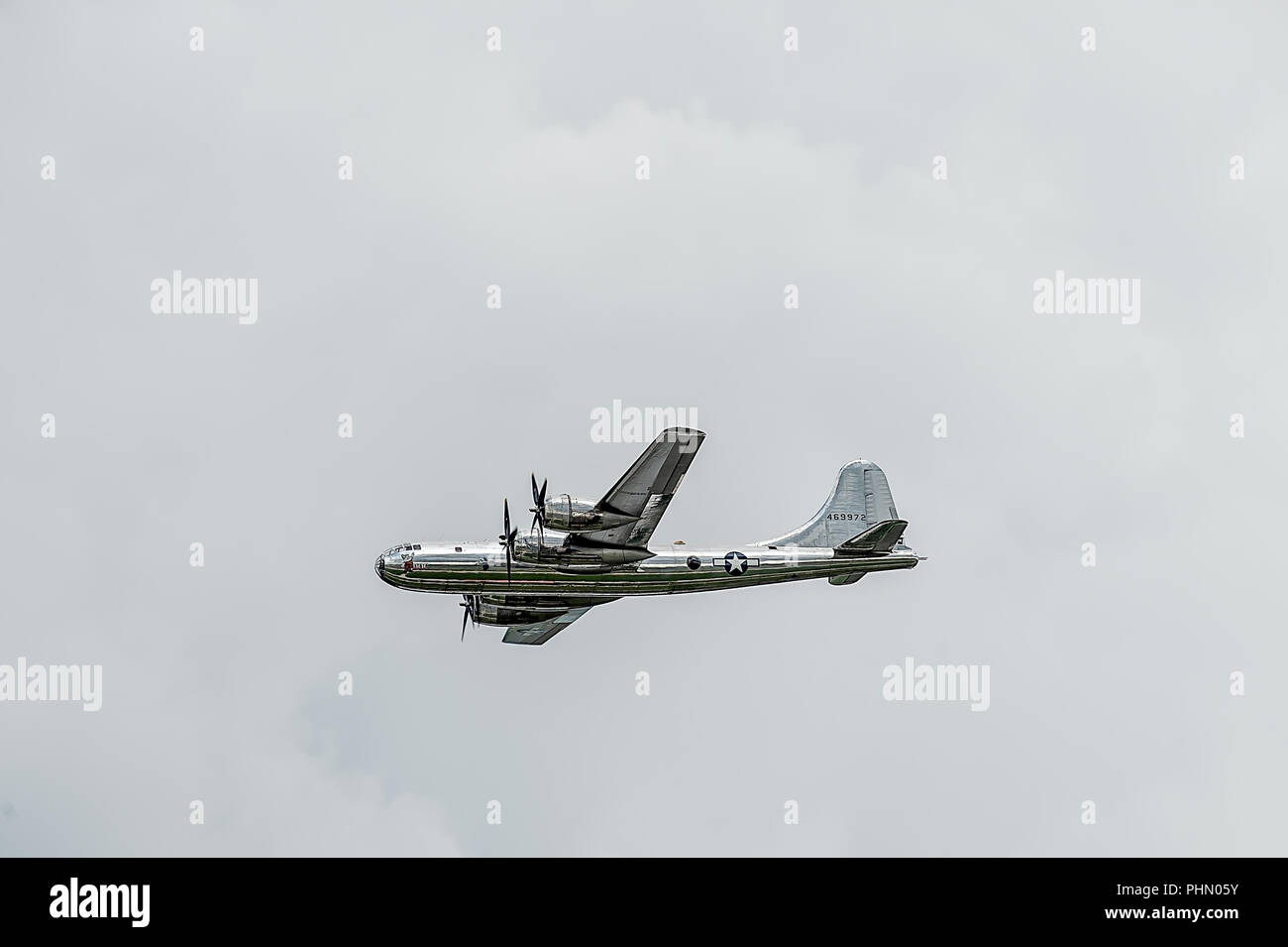 Oshkosh, WI - 28 juillet 2018 : Un B-29 Superfortress bomber voler autour, demostrating de pouvoir il y a plus de 60 ans. Banque D'Images