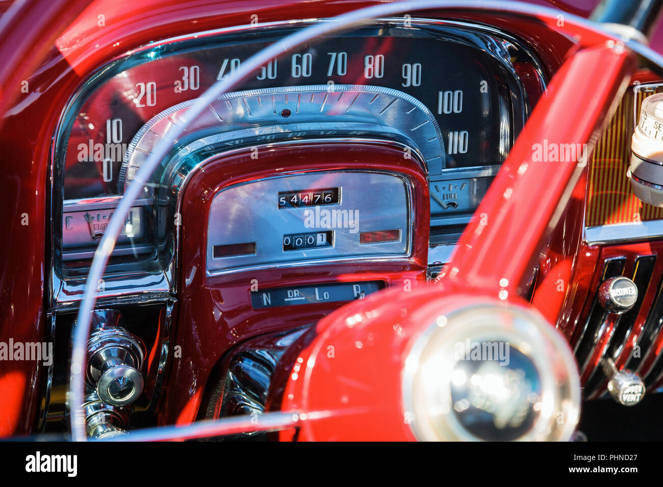 Compteur de vitesse dans une voiture américaine classique Banque D'Images