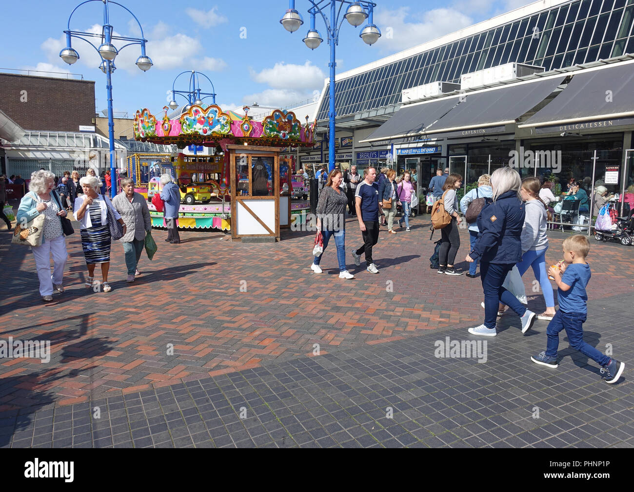 Bury primé marché ouvert dans le Grand Manchester contient des dizaines d'étals et attire des foules importantes, y compris des circuits en autocar, de nombreux kilomètres. Banque D'Images