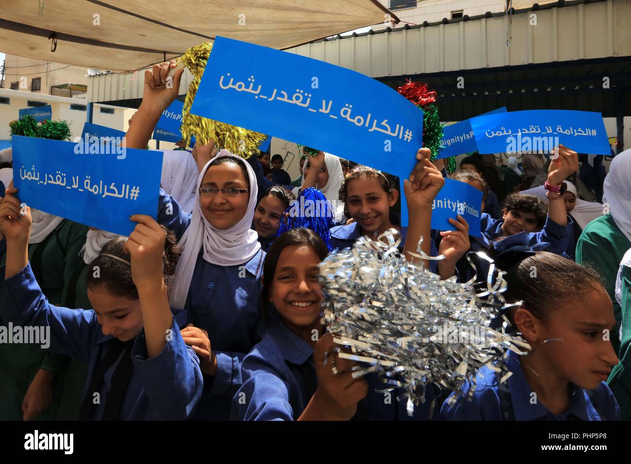 Amman, Jordanie. Sep, 2018 2. Les enfants de l'école de réfugiés de participer à une cérémonie officielle pour revenir à l'école à l'une des écoles de l'UNRWA à un camp de réfugiés palestiniens al Wehdat, à Amman, Jordanie, 2 septembre 2018. Credit : Mohammad Abu Ghosh/Xinhua/Alamy Live News Banque D'Images