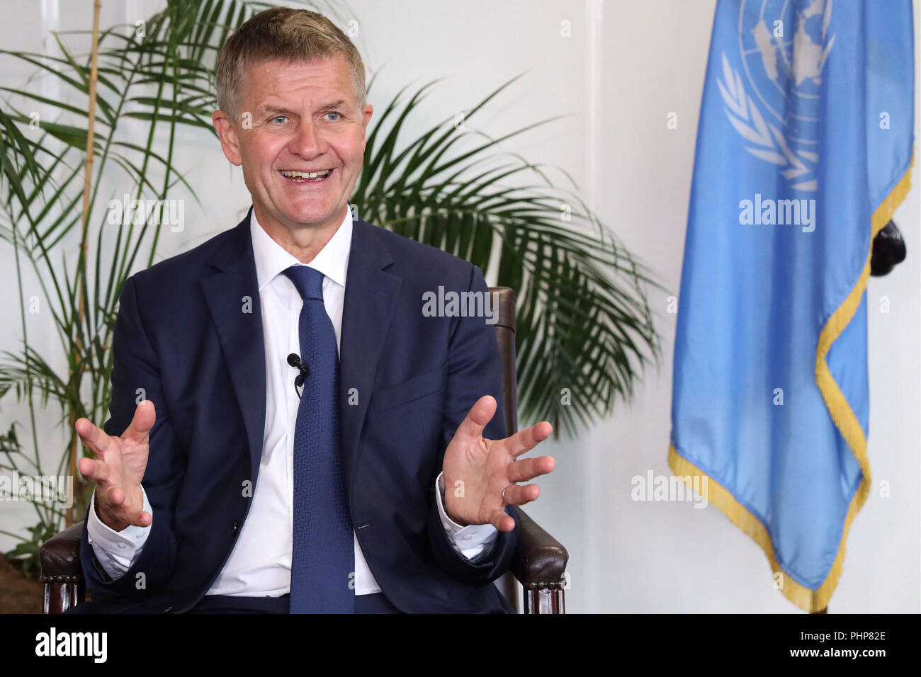 Nairobi, Kenya. Août 31, 2018. Erik Solheim, le directeur exécutif du Programme des Nations Unies pour l'environnement (PNUE) prend la parole lors d'une entrevue à l'Office des Nations Unies à Nairobi, Kenya, le 31 août, 2018. Le prochain Forum sur la coopération sino-africaine (FOCAC) sommet fournira une plate-forme idéale pour stimuler le partenariat Chine-afrique sur les questions écologiques, a déclaré Erik Solheim, le directeur exécutif du PNUE. Pour aller à l'Interview : FCSA pour renforcer la coopération sino-africaine : l'environnement du PNUE, chef du Crédit : Wang Teng/Xinhua/Alamy Live News Banque D'Images