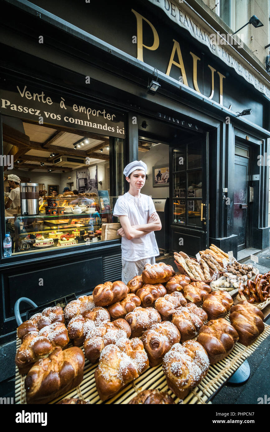 Facade ancienne boulangerie jaune Banque d'image et photos Alamy