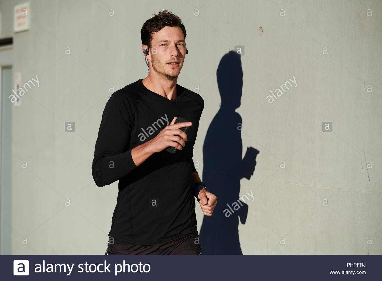 Man wearing Headphones with remote control Banque D'Images
