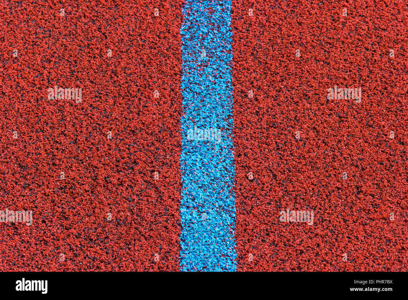 D'une piste de course standard en caoutchouc de couleur rouge et bleu line Banque D'Images