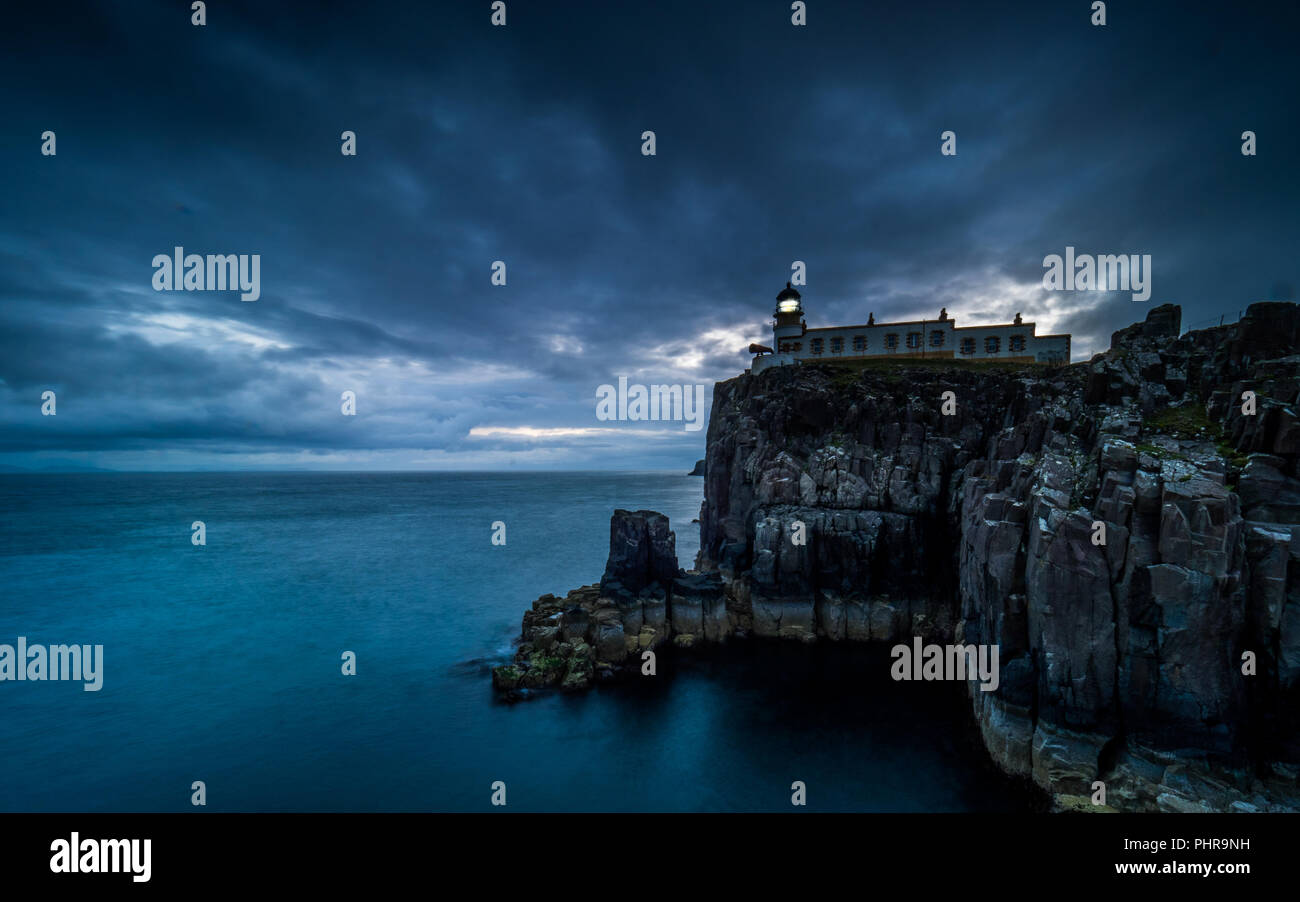 Neist Point Lighthouse at night Banque D'Images