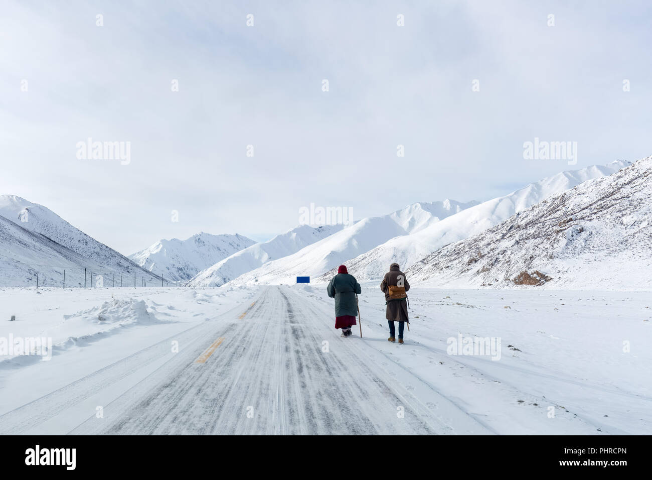 Deux pèlerins sur la neige du plateau zone Banque D'Images