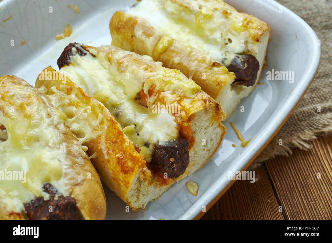 Cuite au four Fromage Chili Dogs Banque D'Images