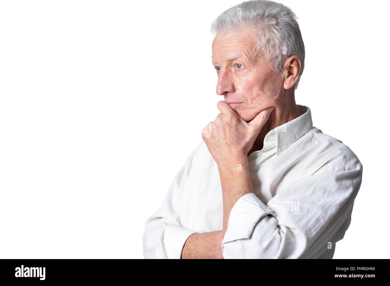 Sad senior man posing in casual clothing sur fond blanc Banque D'Images