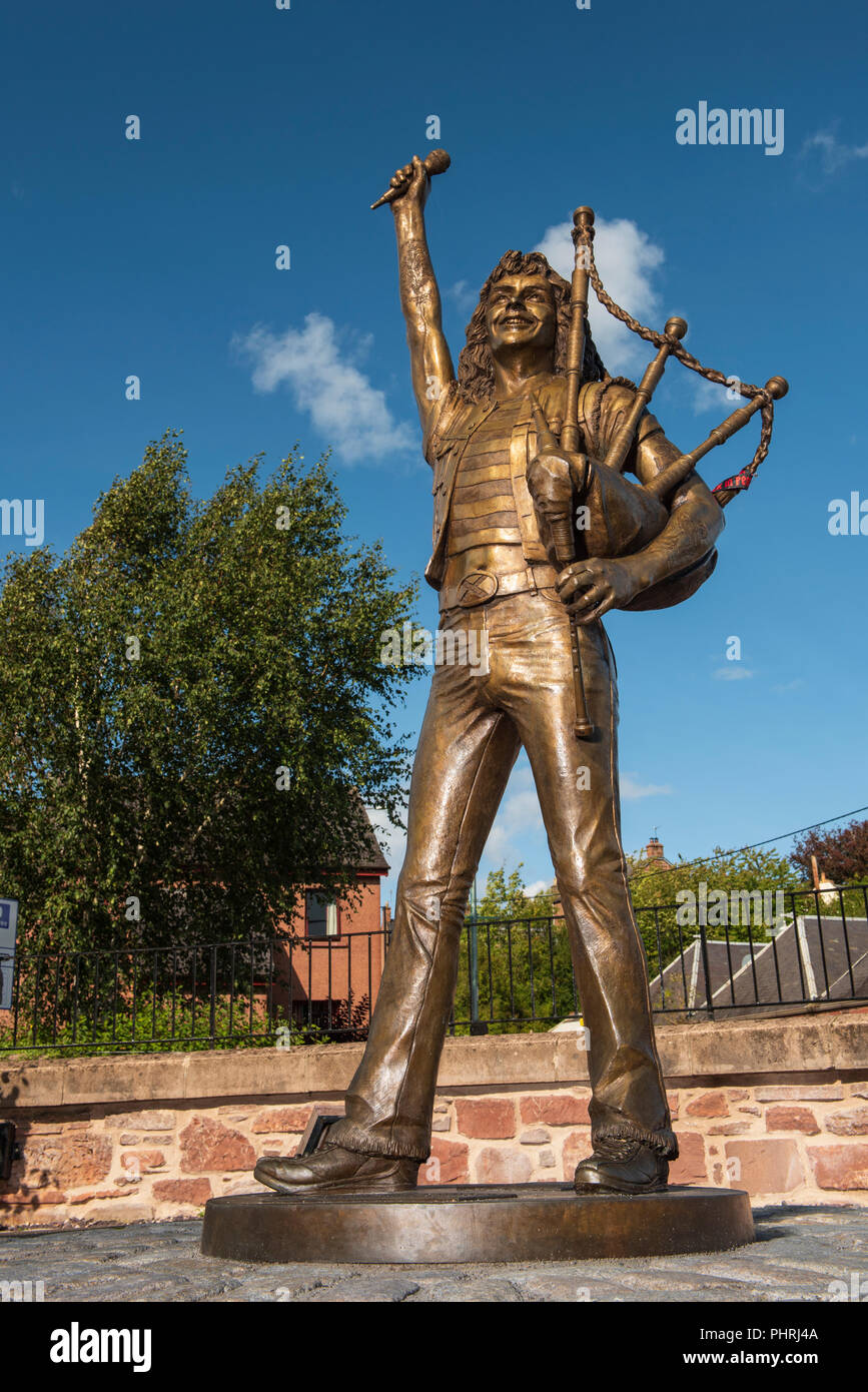 Statue de la chanteuse, Bon Scott, de rock AC/DC à Kirriemuir, Angus, Scotland. Banque D'Images