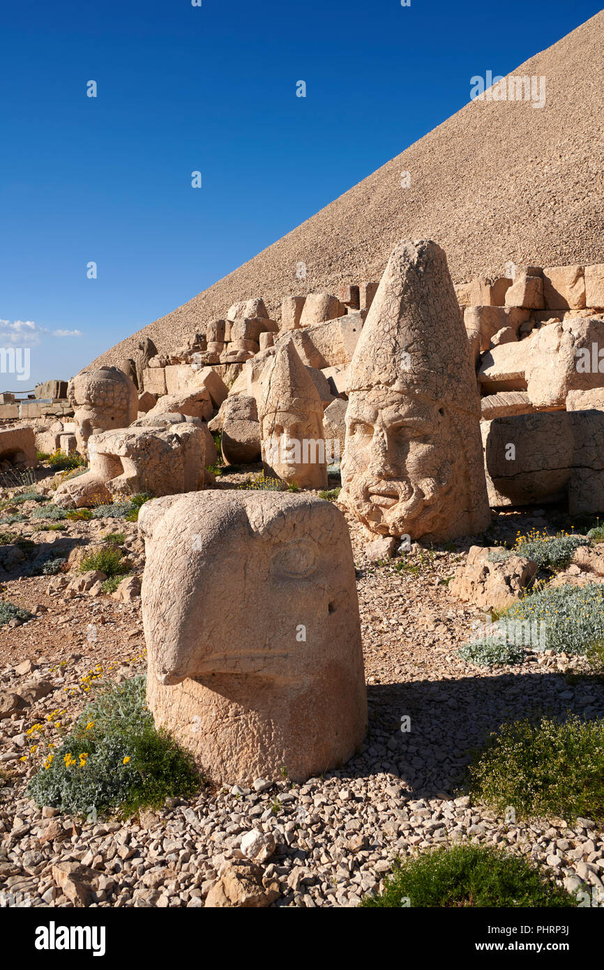 Tête de statue, froint, d'un aigle (ou Zeus), Herakles & Apollo, terrasse ouest, le Mont Nemrut Dagi Nemrud ou sommet, près de Adıyaman, Turquie Banque D'Images