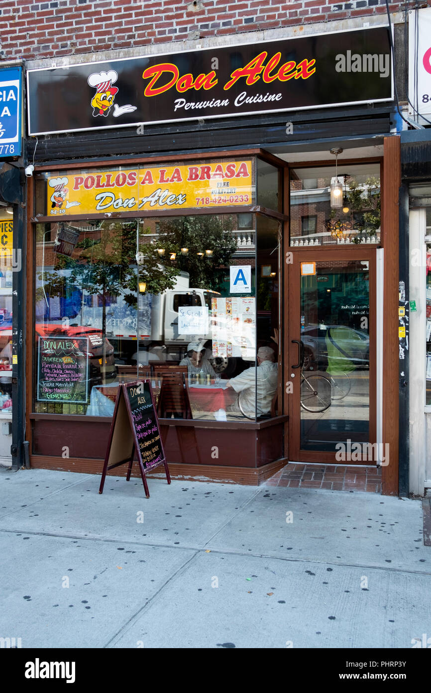 L'extérieur de Don Alex restaurant péruvien sur la 37e avenue à Jackson Heights, Queens, New York. Banque D'Images