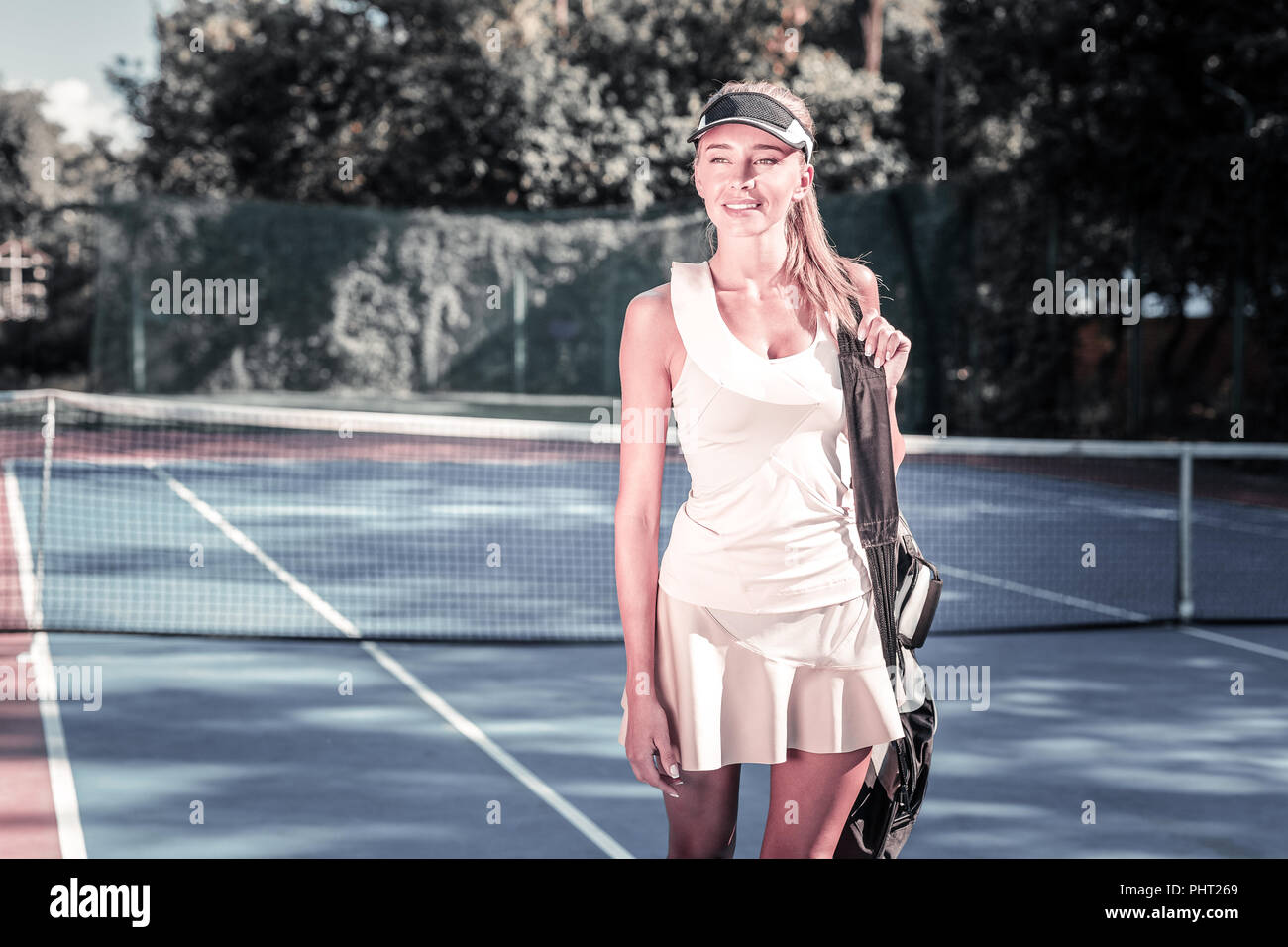 Femme séduisante de rêve d'une autre formation tennis de finition Banque D'Images