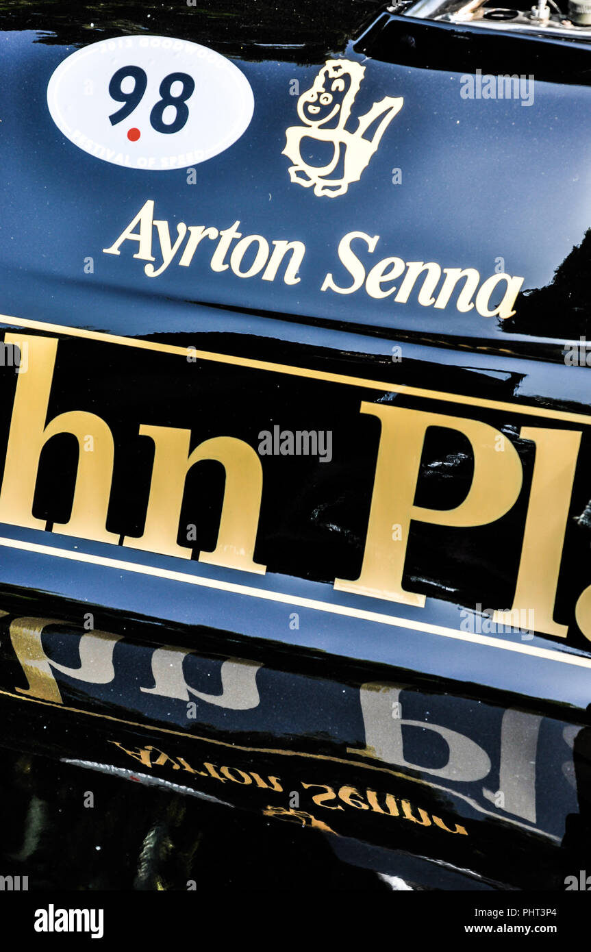 Ayrton Senna noir Lotus 98T John Player Special Formule 1 Grand prix voiture de course au Goodwood Festival of Speed 2013. Voiture de course F1 classique Banque D'Images